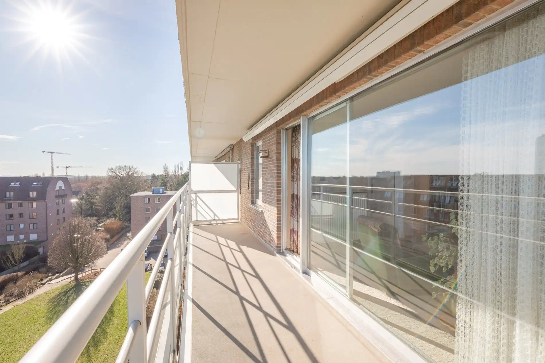 Lichtrijk appartement met panoramisch zicht foto 2