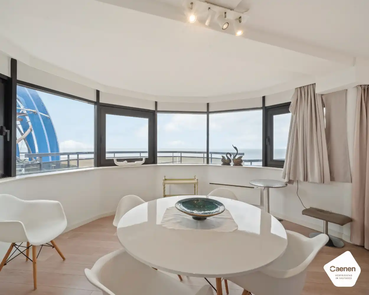 Gerenoveerd twee slaapkamer appartement met zowel frontaal zeezicht als zicht op het hinterland foto 4