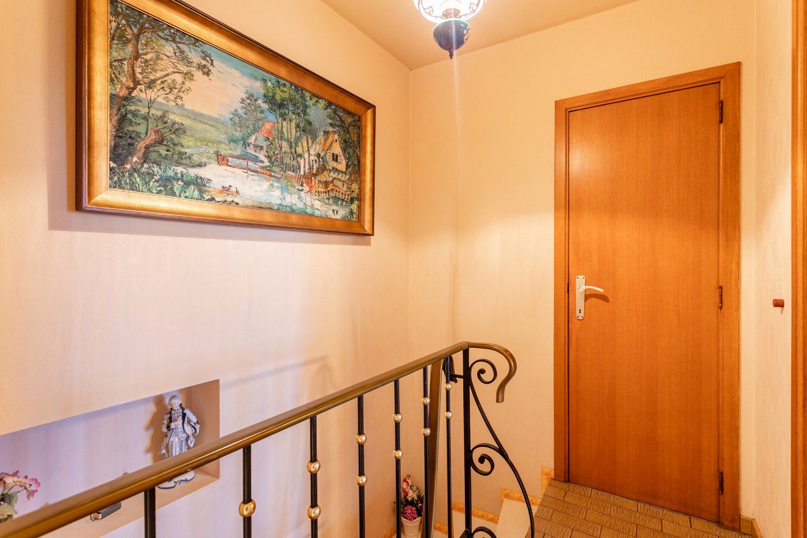 Te renoveren bel-étage met 2 slpk en garage te Buizingen foto 3