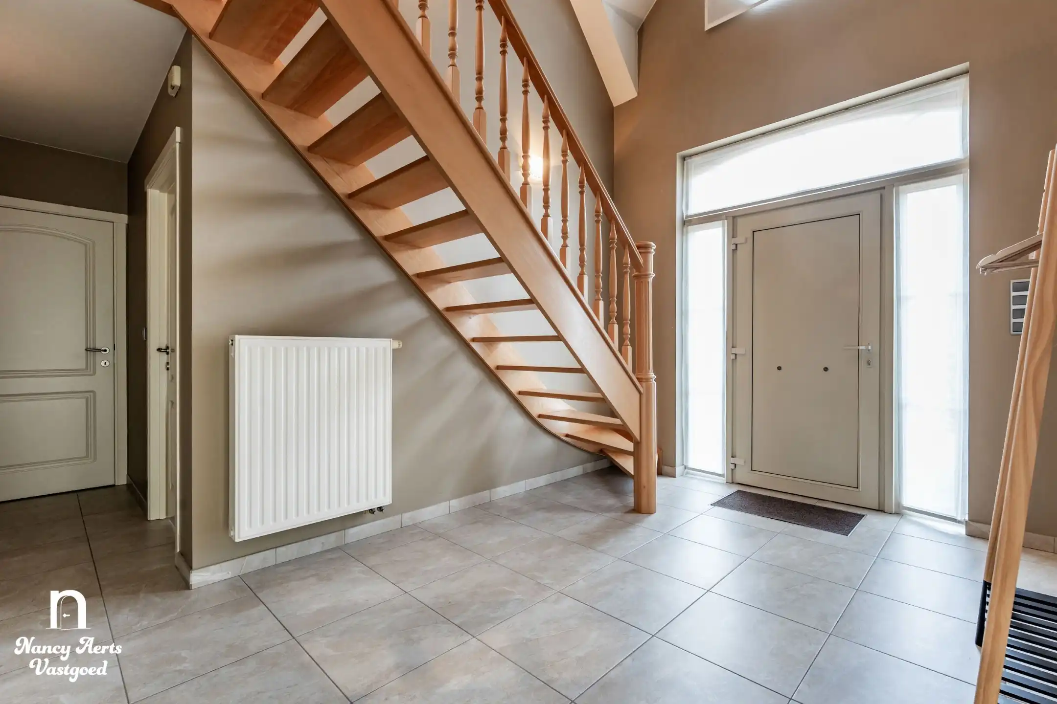 Ruime instapklare woning met prachtige tuin en 4 slaapkamers foto 12