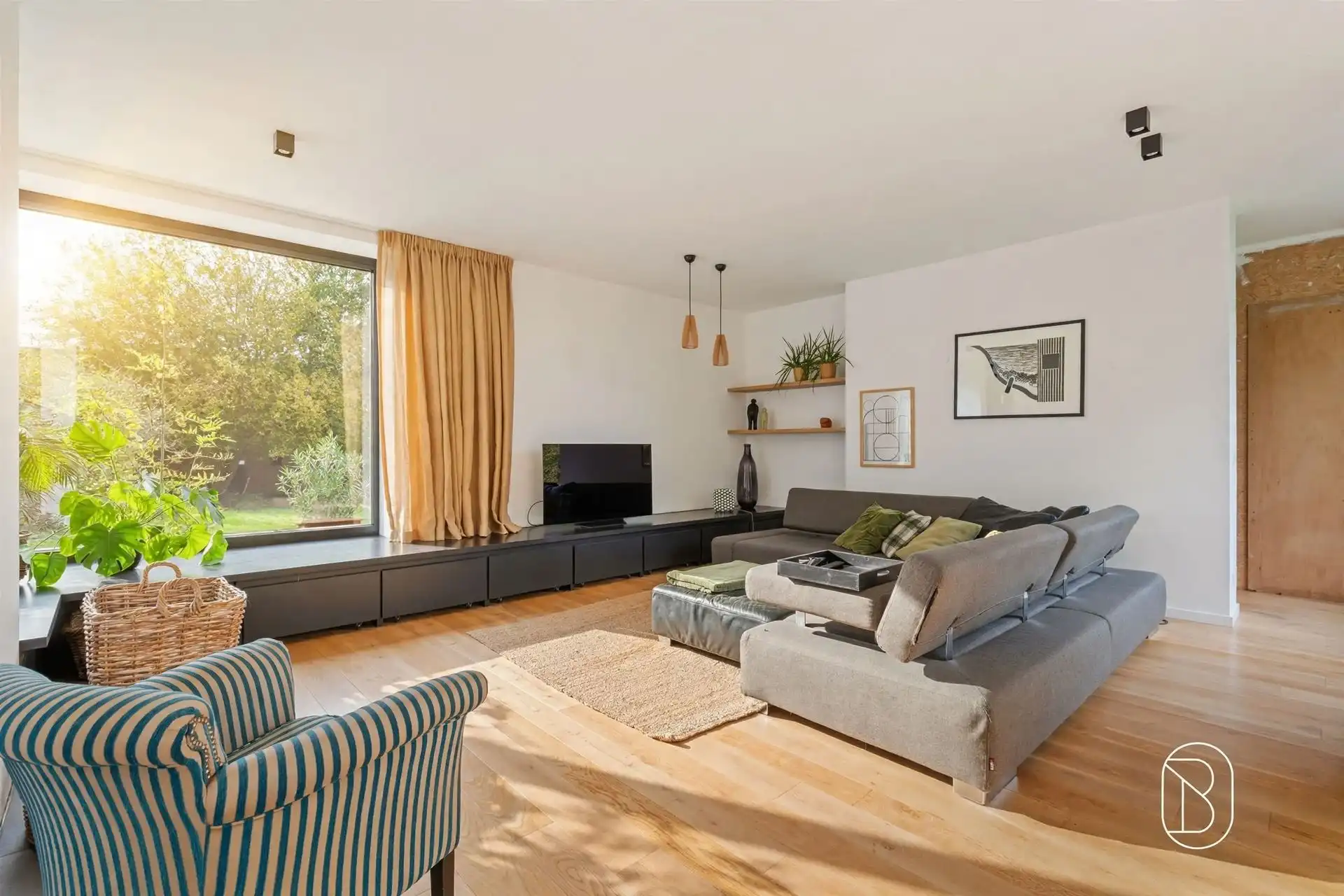 Ruime moderne villa met 6 slpk & prachtige tuin op 2200M2 foto 14