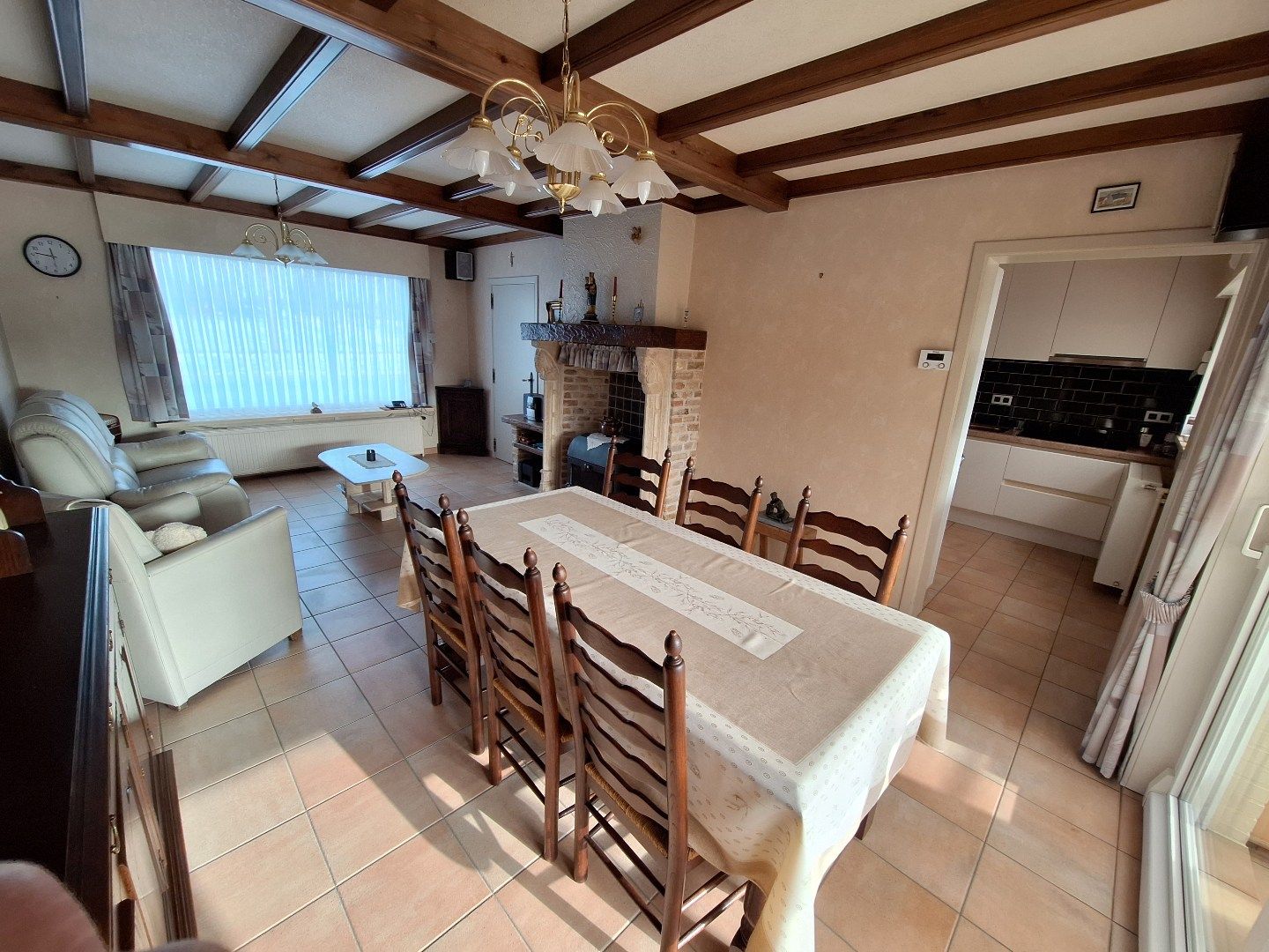 Halfopen woning met grote tuin in een rustige buurt foto 9