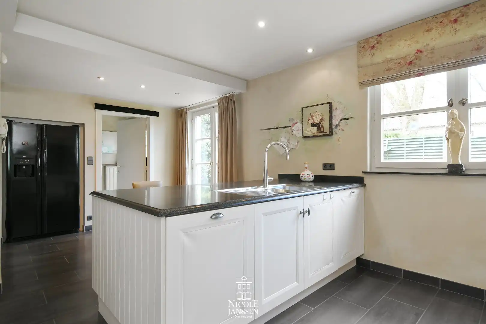 Ruime villa op een royaal perceel foto 11