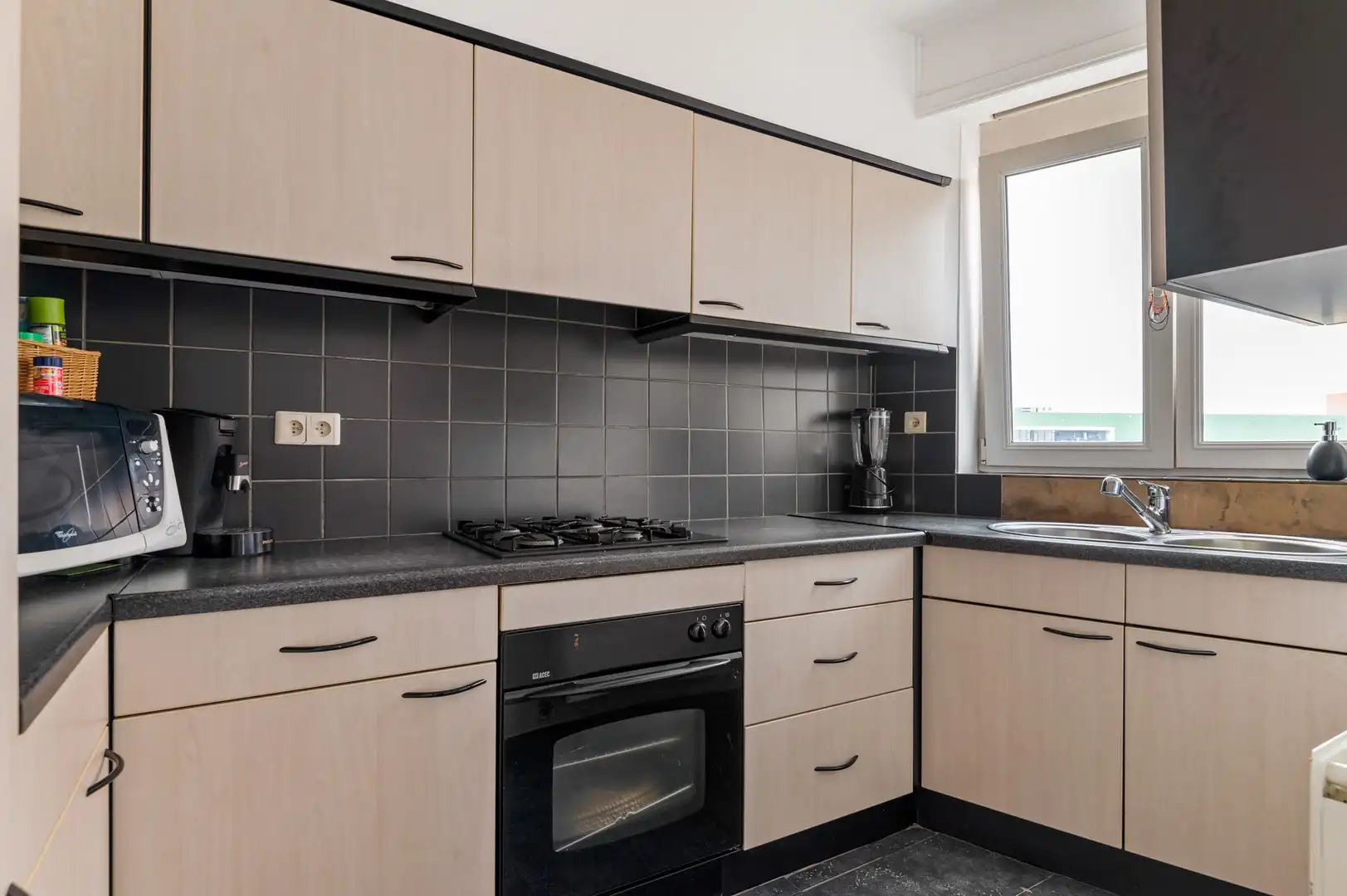 Lichtrijk, energie efficiënt (EPC C) app met zonnige tuin in Schoten foto 4