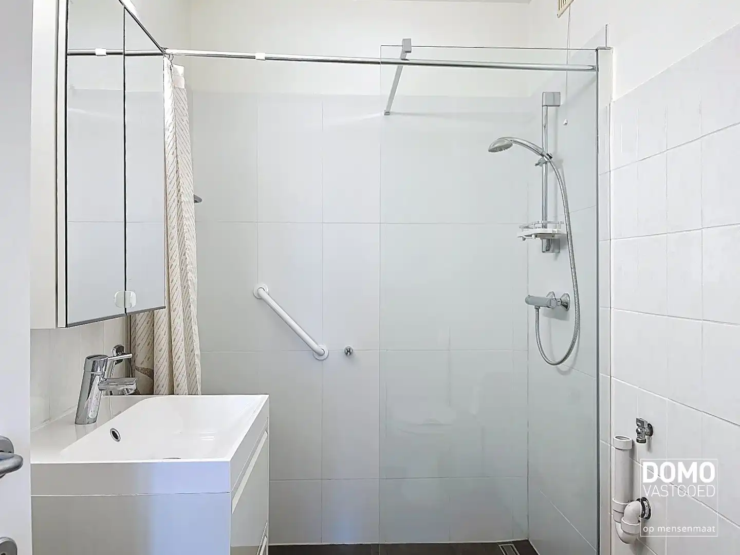 LICHTRIJK APPARTEMENT MET 2 SLAAPKAMERS EN GARAGEBOX foto 11