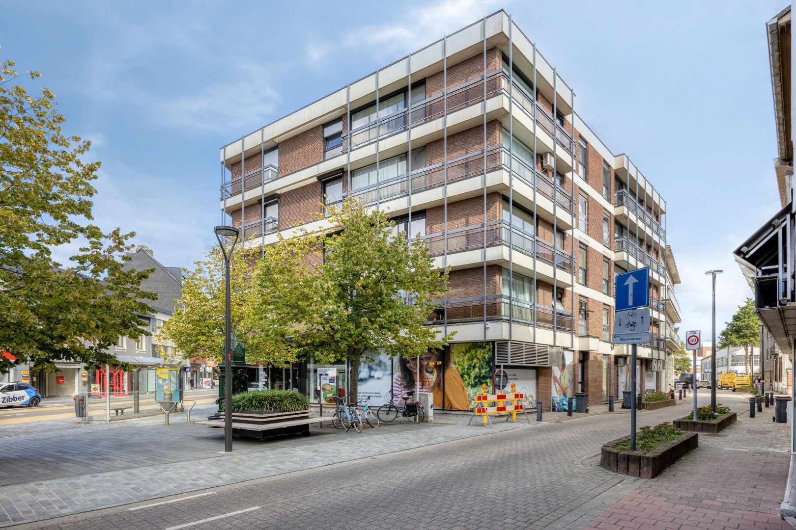 Verzorgd appartement met 2 slpks, gelegen in het centrum van Mol !  foto {{pictureIndex}}
