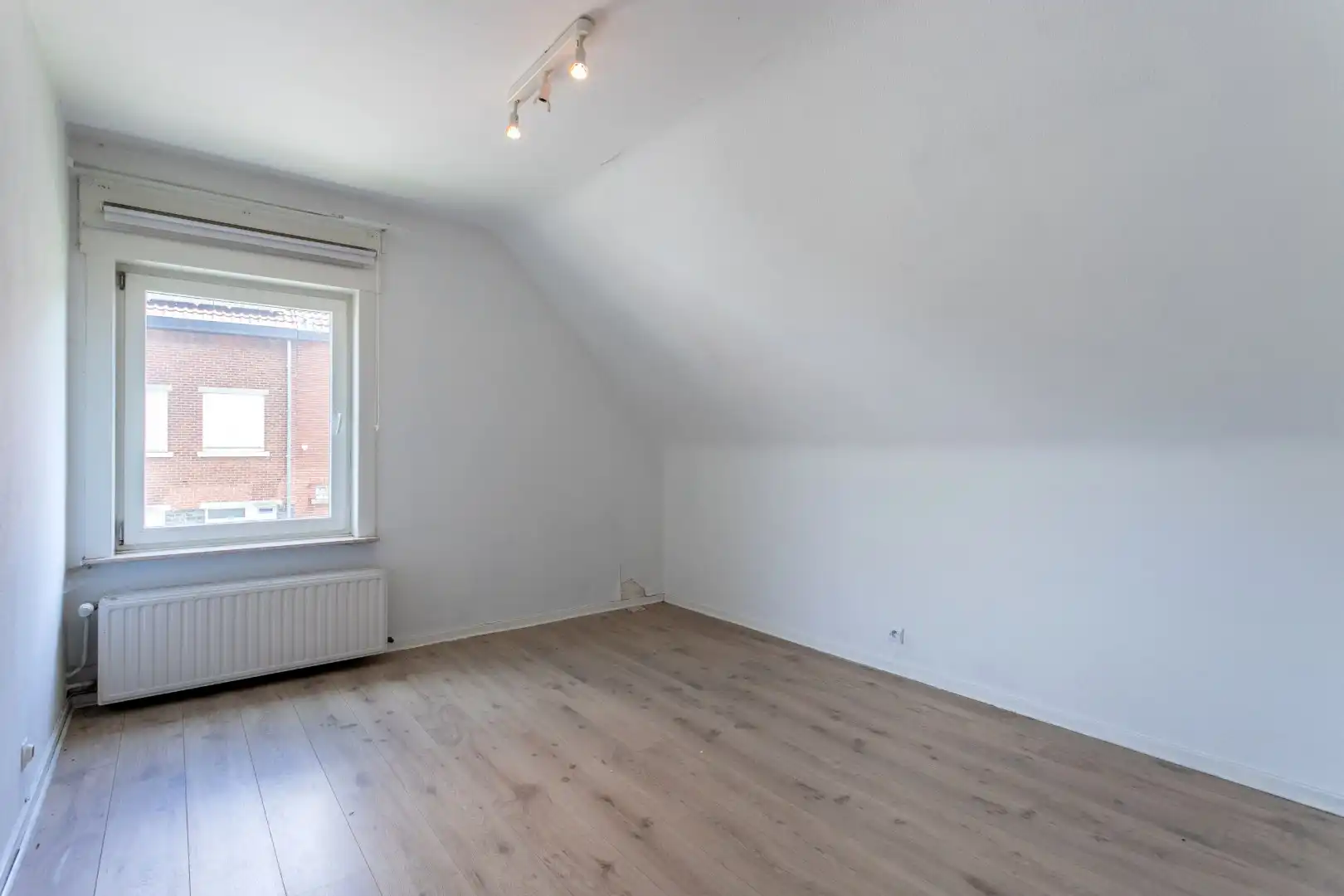 Ruime 4-gevelwoning met 4 slaapkamers, bureau, garage en tuin op 626 m² met bouwpotentieel in Halle foto 21