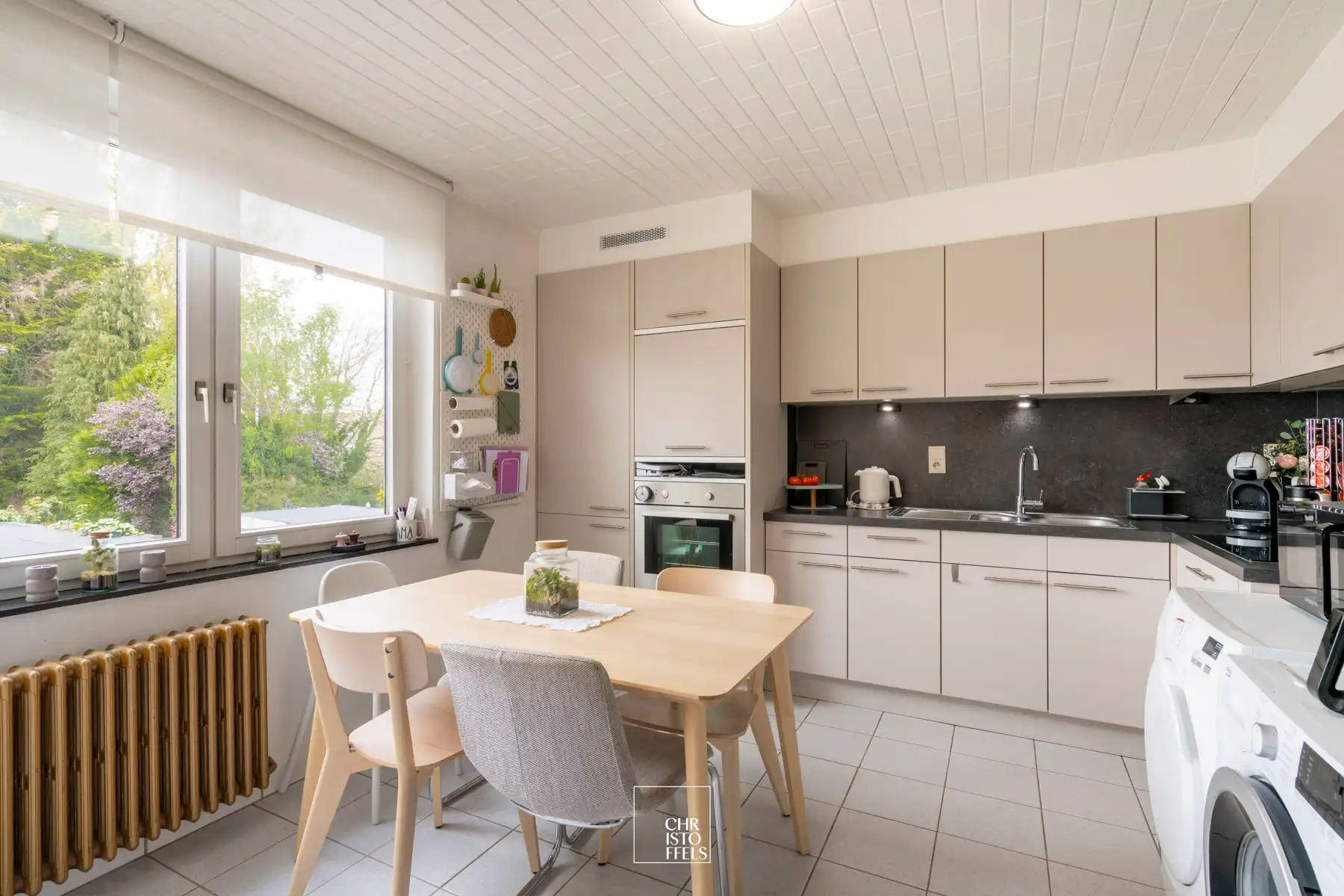 Ruime woning (199 m²) met tuin en tal van renovatiemogelijkheden! foto 11