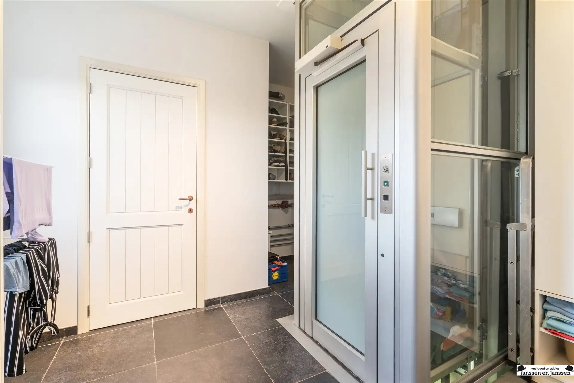 Exclusieve villa op een perceel van ca. 2000 m² in Loenhout foto 12