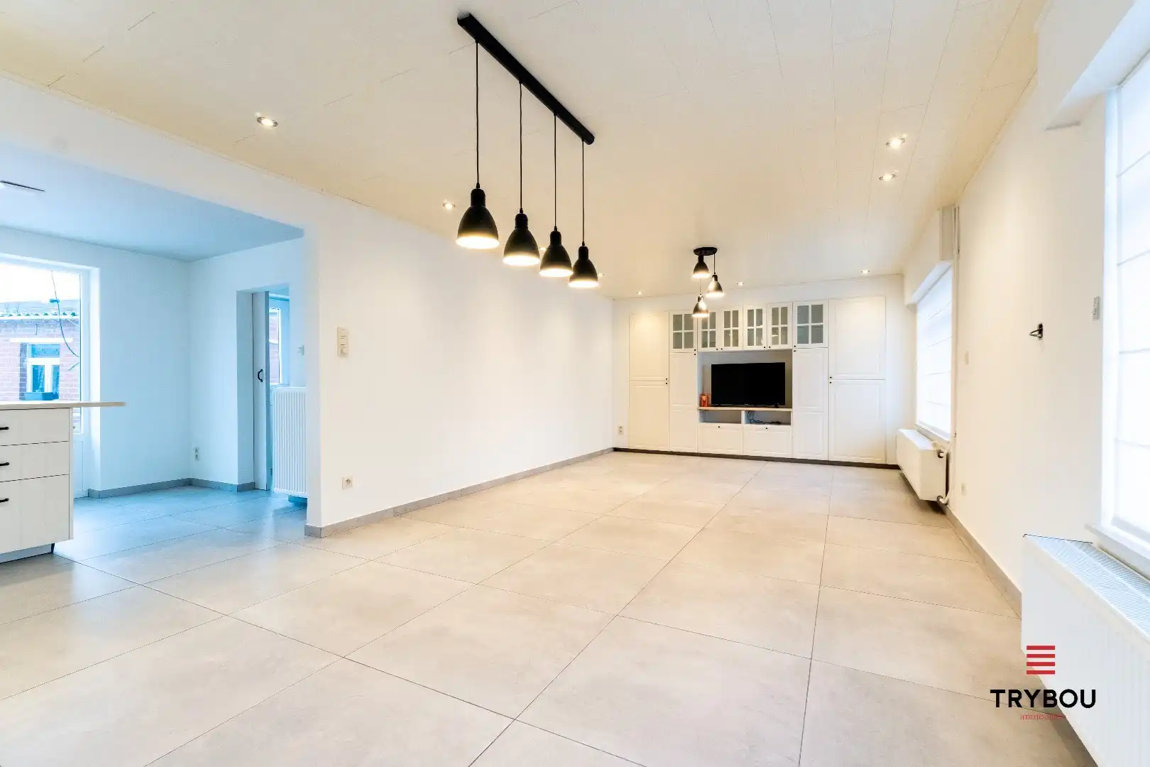 Instapklare gezinswoning met 4 slaapkamers, ruim terras en zonnige tuin in Houthulst foto 2