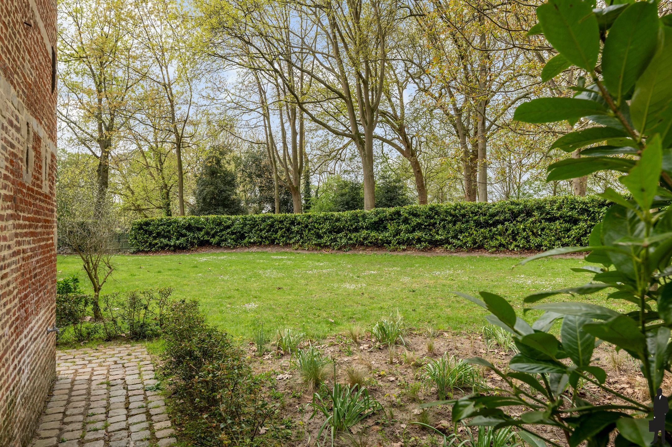 Uitzonderlijk kasteelhoeve in het park van Kasteel Wissekerke. foto 55