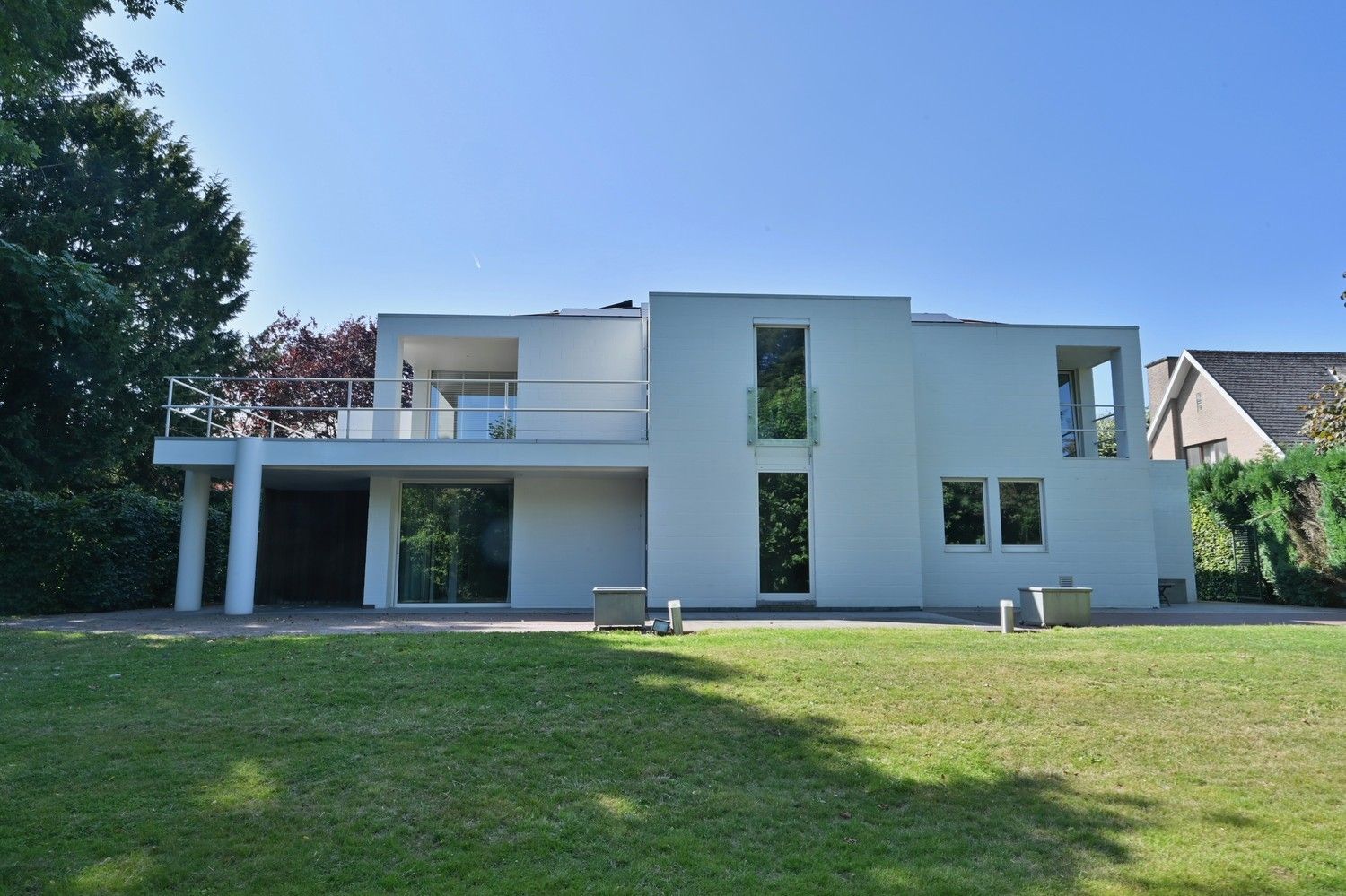 Hoofdfoto van de publicatie: Moderne villa met ruime leefruimte, 4 slaapkamers en 2 badkamers op 13 are in gegeerde buurt Neerharen- Lanaken