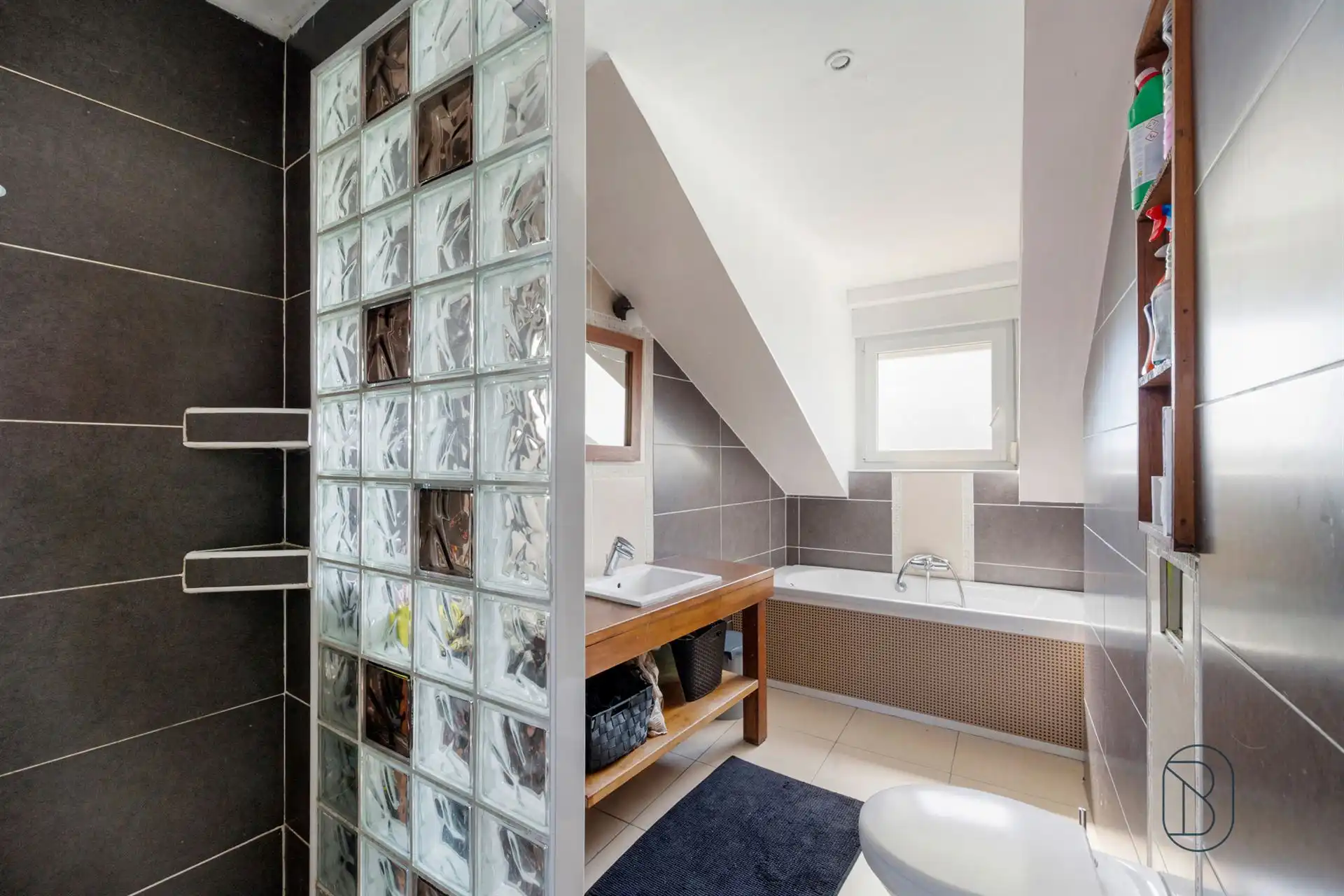 Instapklare woning met 4 slk en zonnige tuin in Moeskroen foto 17