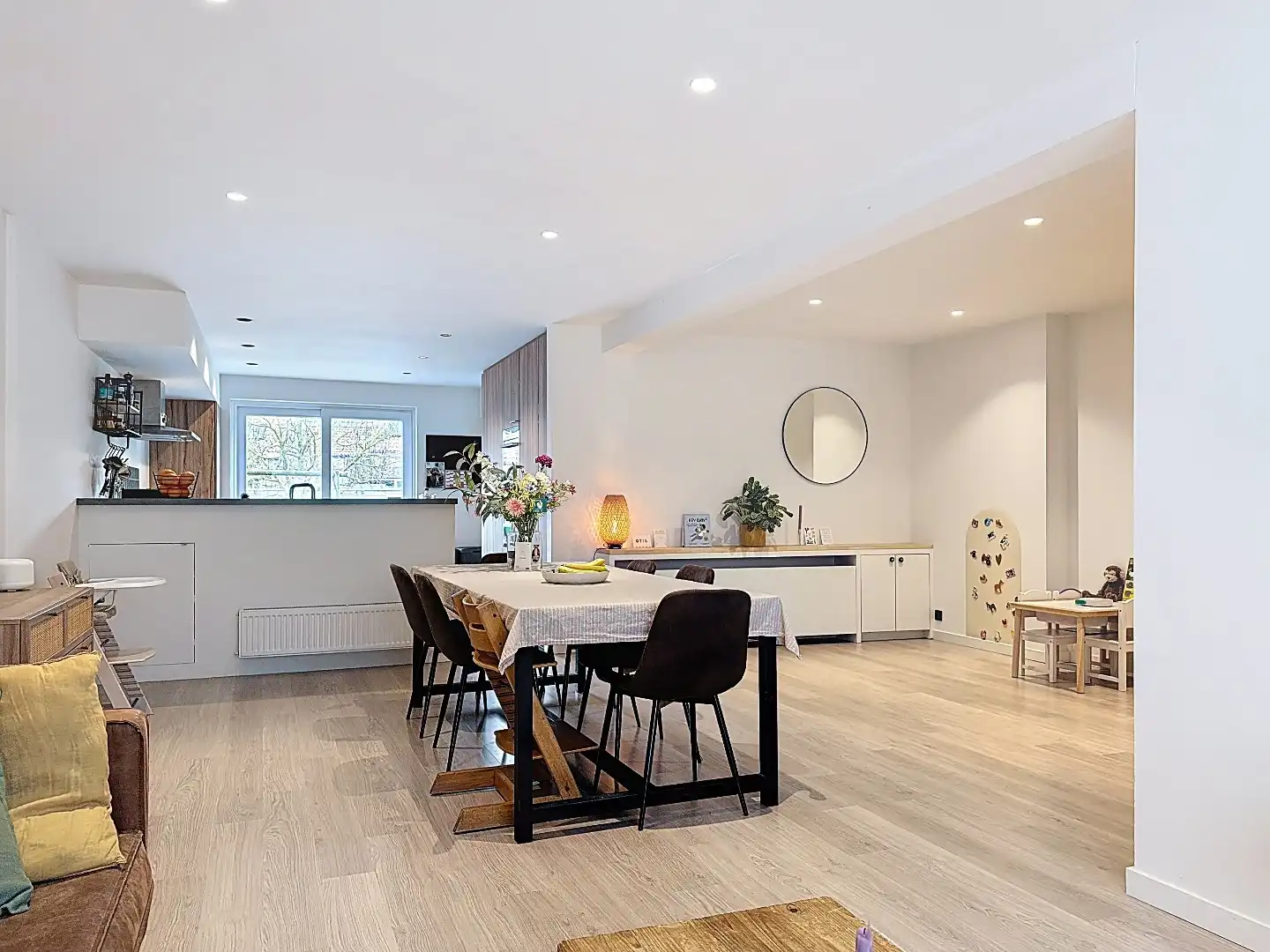 Moderne uitgebouwde woning in centrum Sluis foto 8