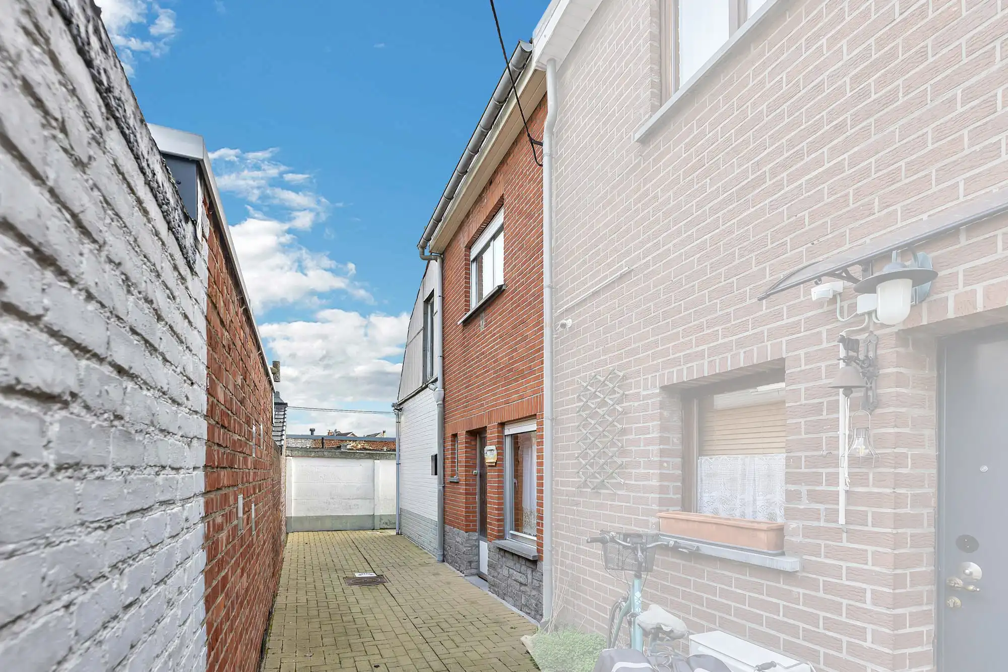 Charmante woning op toplocatie nabij station Liedekerke foto {{pictureIndex}}