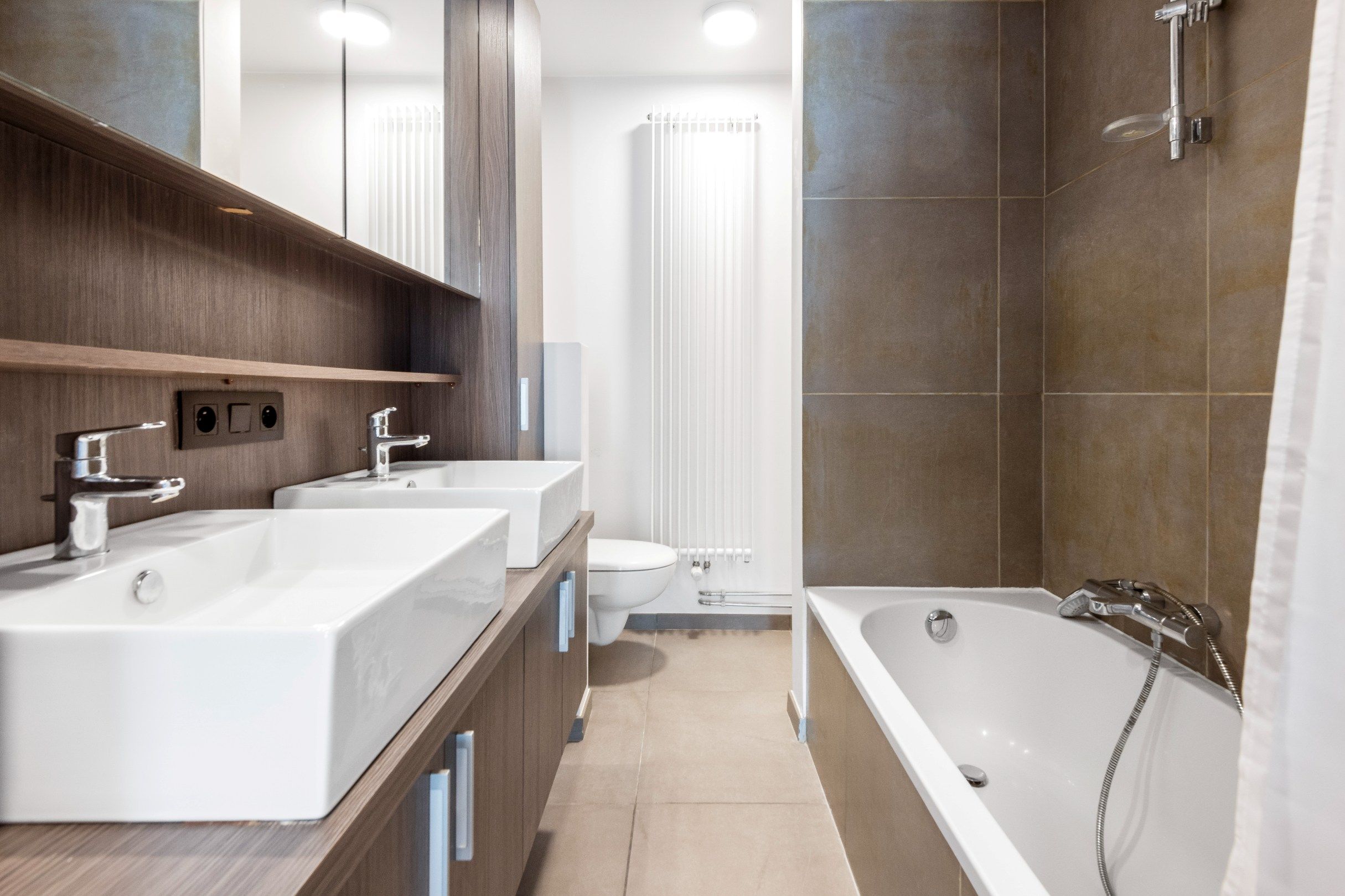 Ongemeubeld appartement met 3 slaapkamers op de ZEEDIJK in het Zoute tegen het Albertplein. foto 9