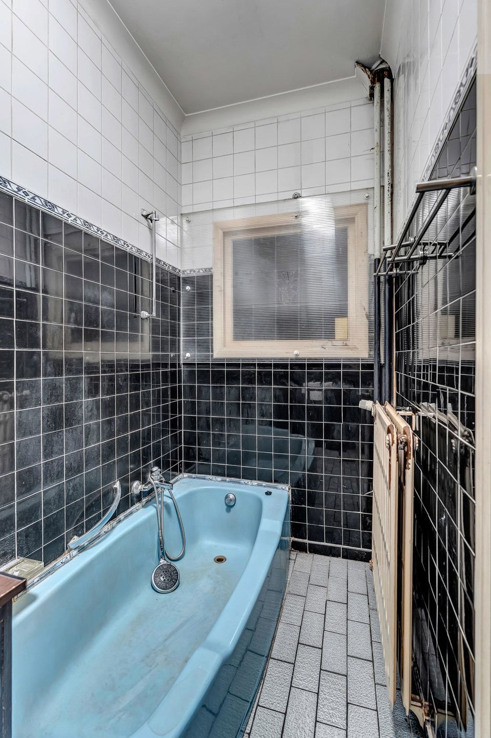 Te renoveren woning met opslagruimte/handelspand van 290 m² foto 14