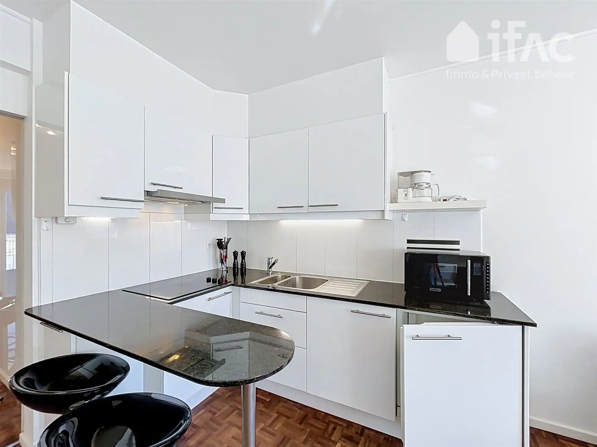 Uitstekend gelegen en gemeubeld 1 slaapkamer appartement foto 4