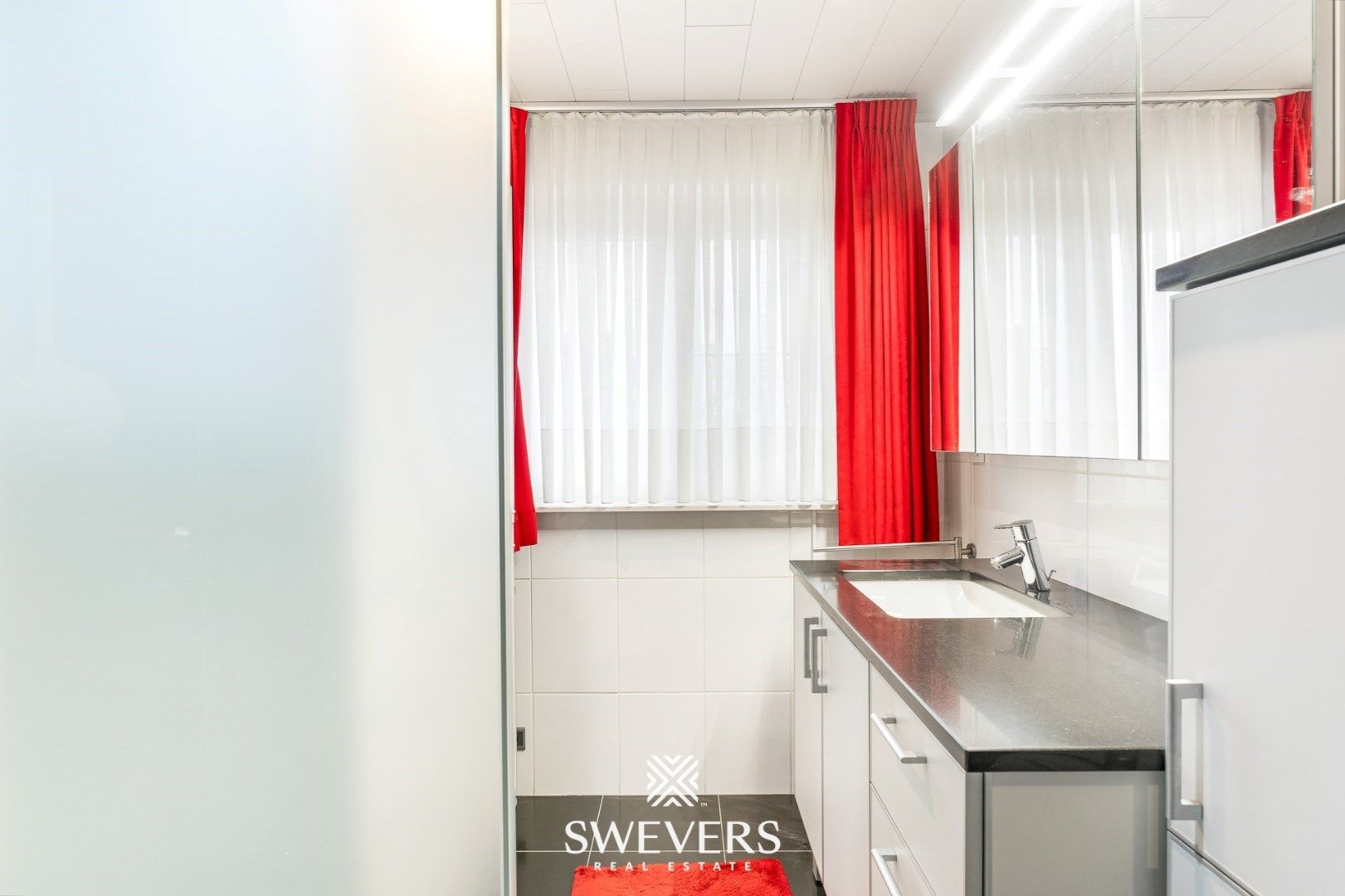 Instapklare, ruime en zeer verzorgde woning met 4 slaapkamers gelegen op een rustig perceel van 13a 66ca foto 10