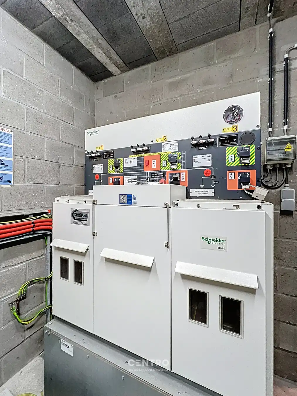 Multifunctioneel bedrijfspand (binnenrecreatie, toonzaal, winkel, opslag,...) van 782m² met 40 parkeerplaatsen op eigen terrein te Bavikhove (Harelbeke). foto 30