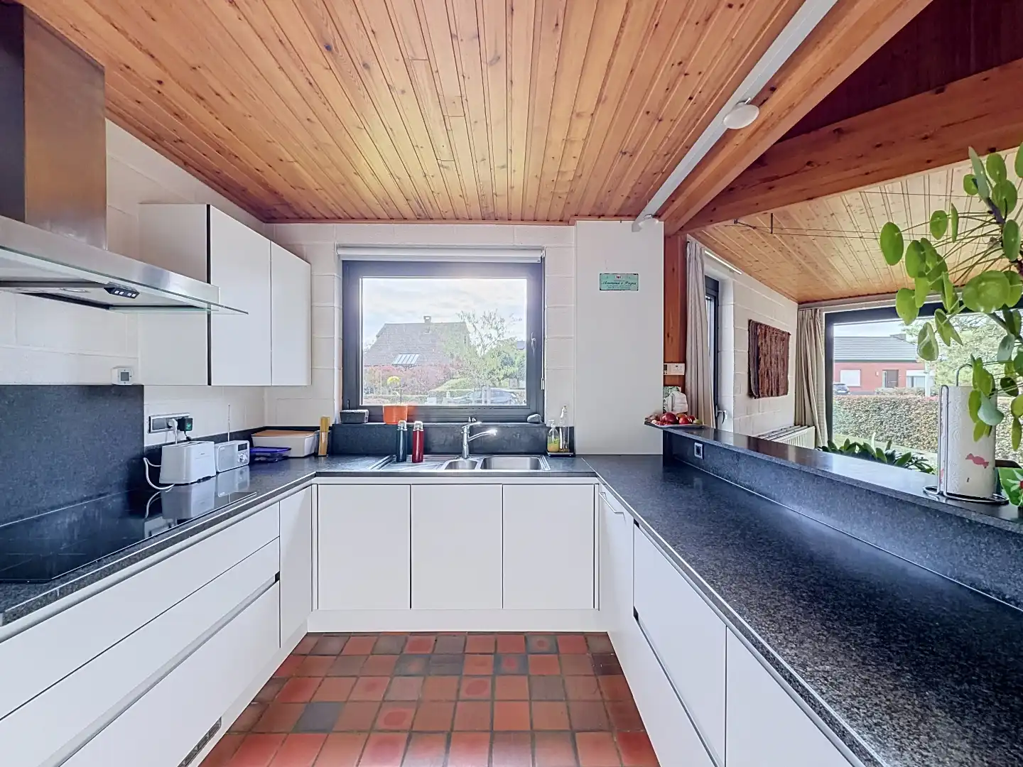 Karaktervolle vrijstaande woning op een prachtig groen perceel foto 6