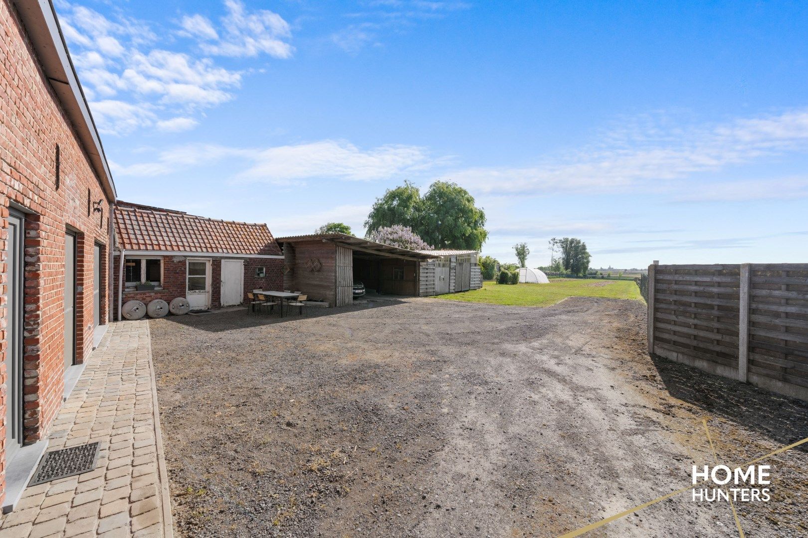 Gerenoveerde ruime woning in Langemark op een riant perceel van 2.694 m² – mét weids uitzicht op de velden foto 3