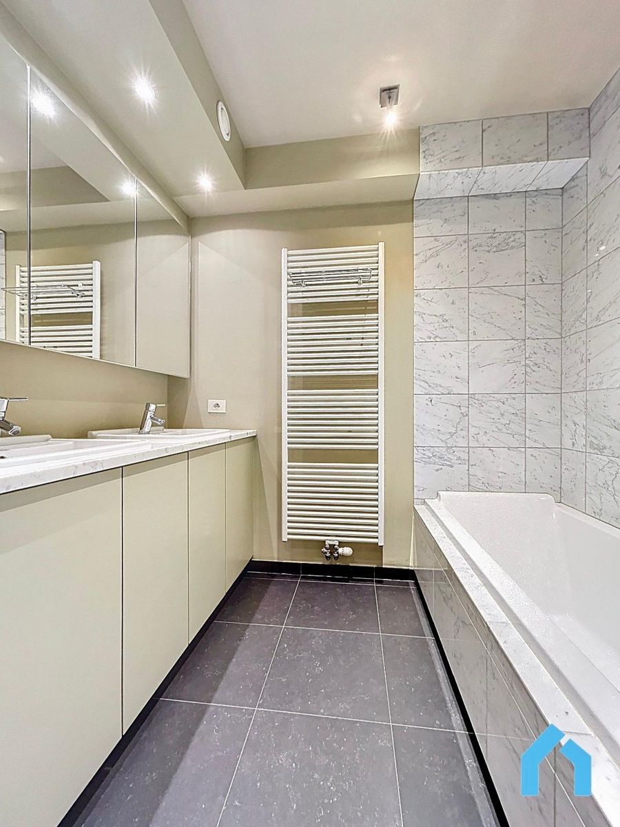 Instapklaar, zuidgericht appartement met 3 slaapkamers te huur! foto 11