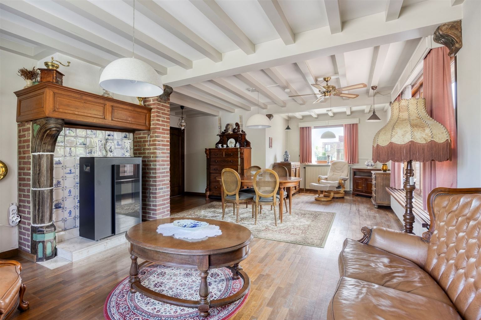 Vrijstaande woning met 4 slaapkamers, ruime tuin en garage op een riant perceel van 9a99ca, rustig gelegen nabij het centrum van Maaseik.  foto 3