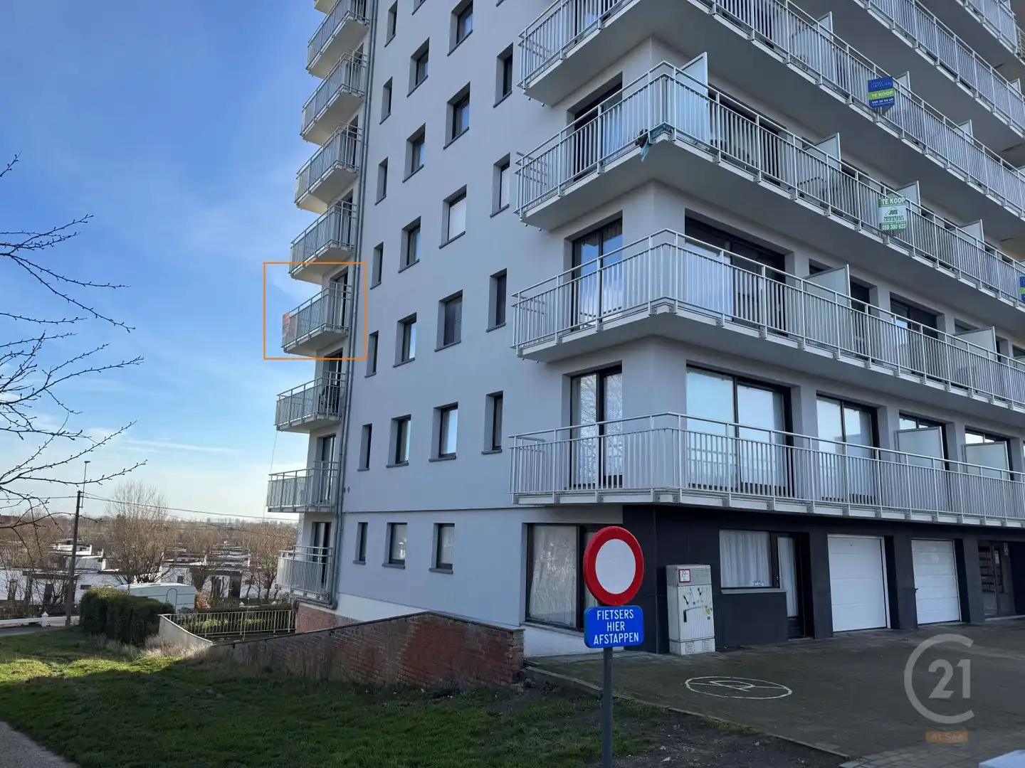 Appartement met groot zongericht terras en zicht op de polders foto 12