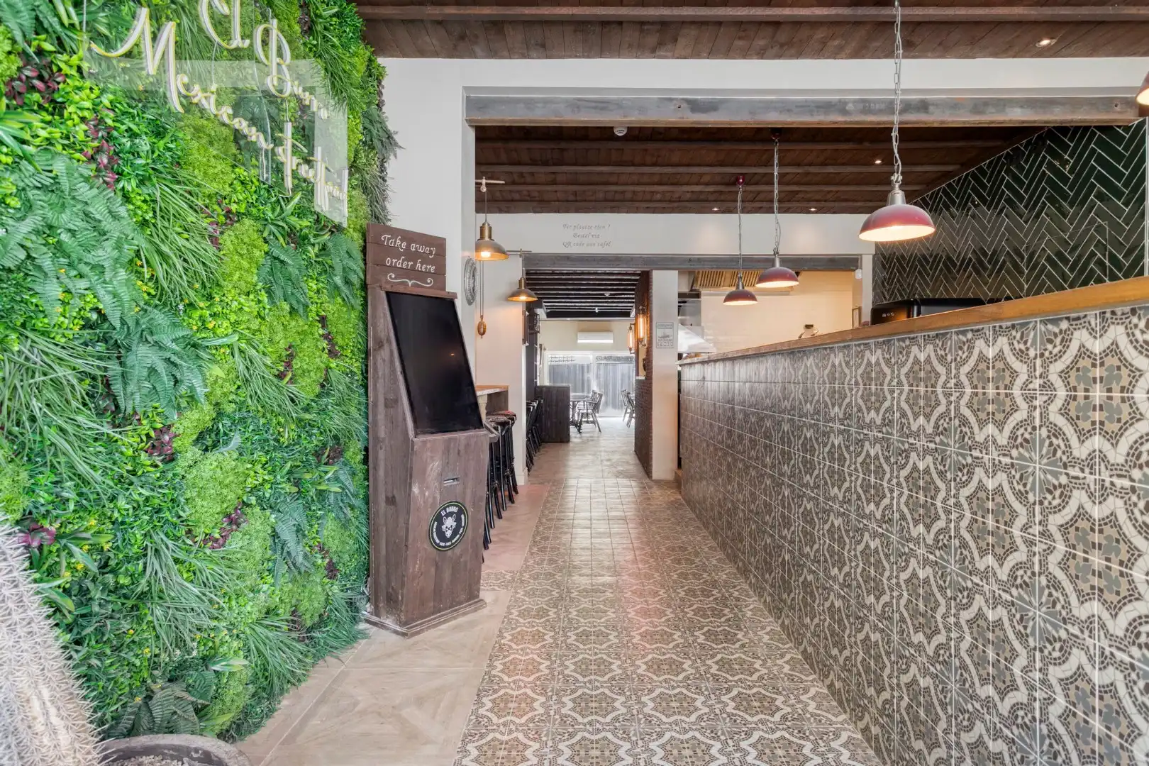 Instapklare handelszaak met appartement en gezellige binnenkoer foto 2