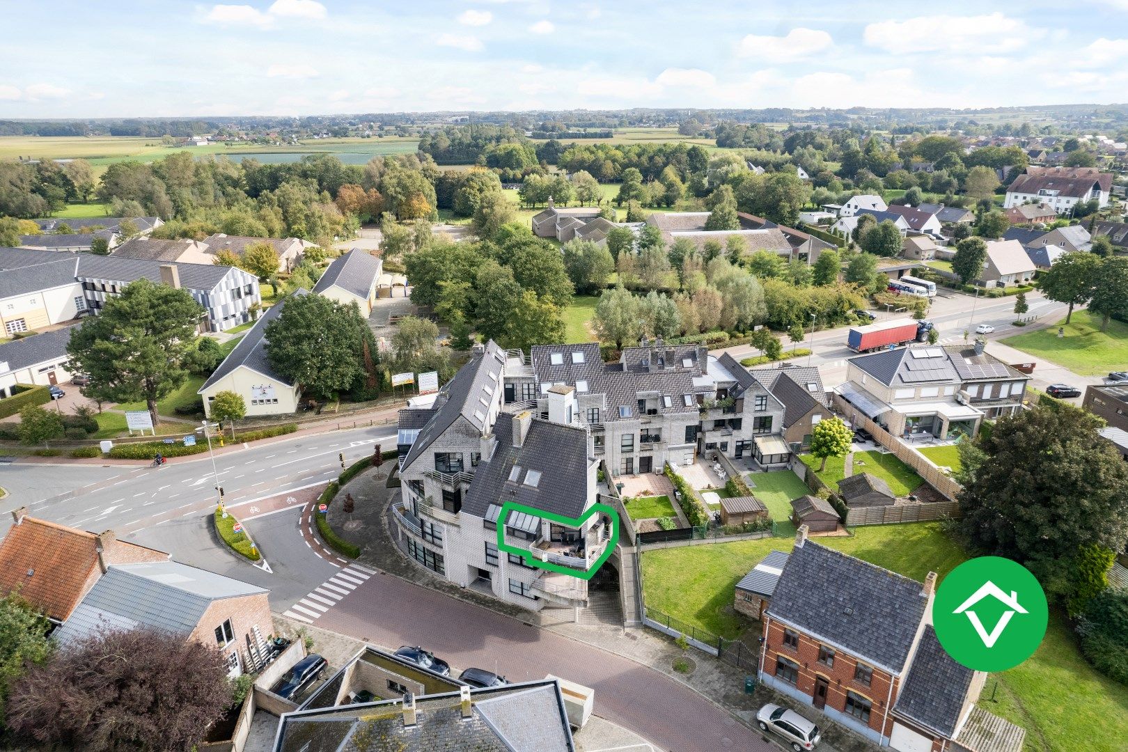 Instapklaar appartement met 3 slaapkamers en garage  foto 1