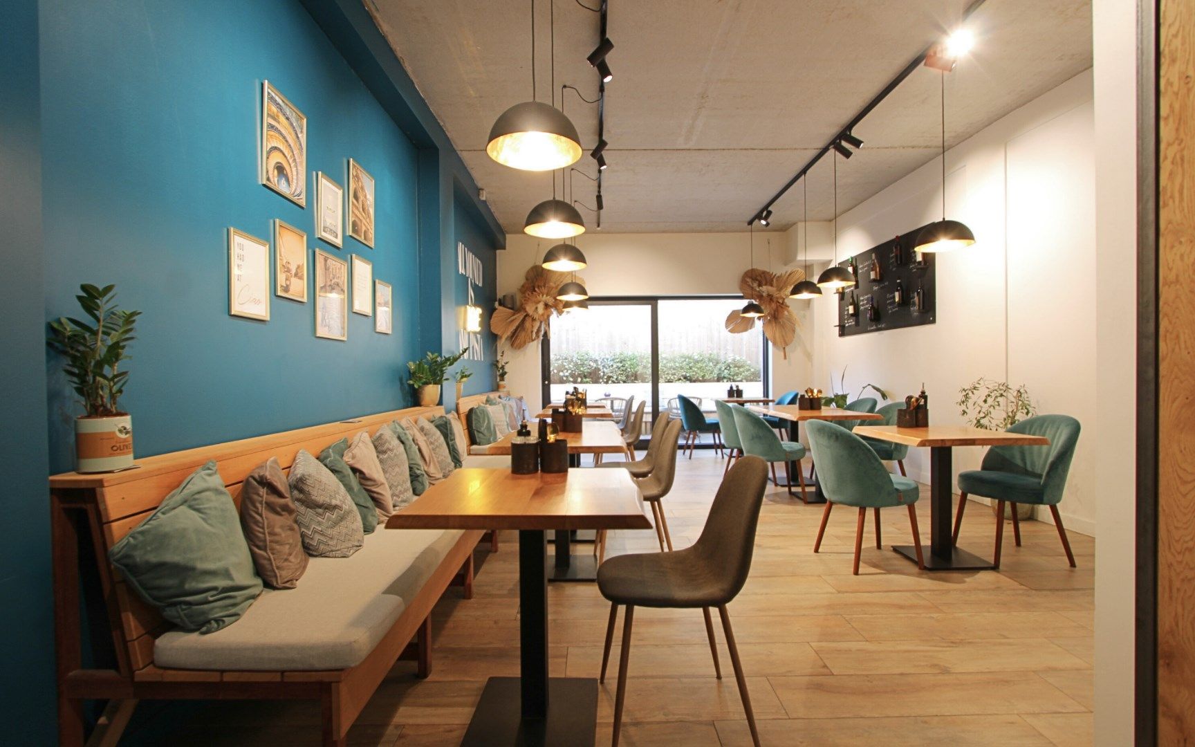 Instapklaar restaurant over te nemen Lippenslaan 17 foto 2