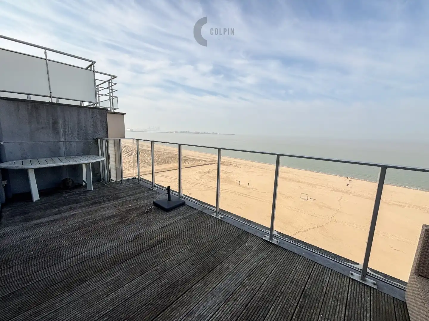 Ruime penthouse met frontaal zeezicht in Duinbergen foto {{pictureIndex}}