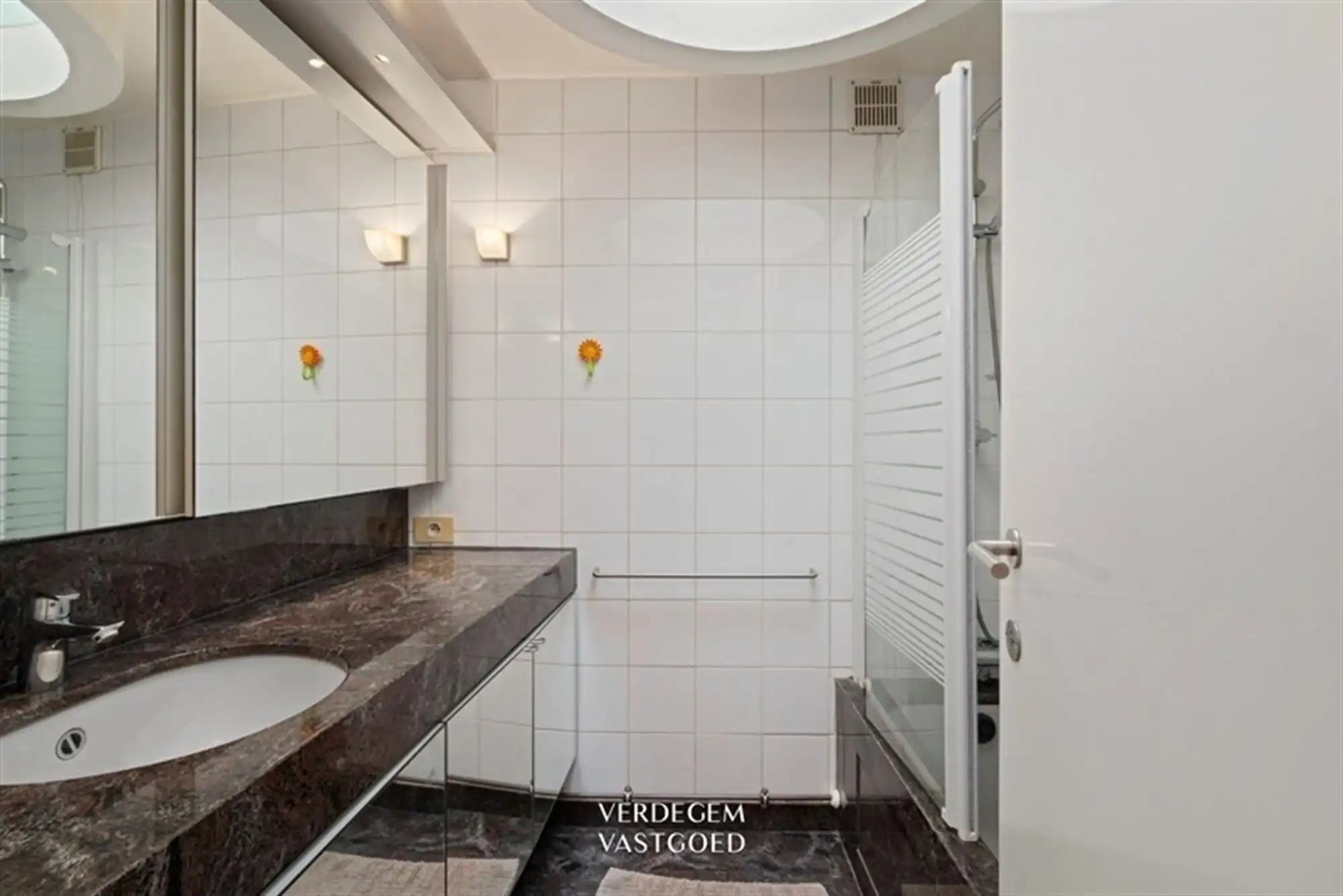 Prachtig historisch pand met handelsruimte en woonst in Patershol foto 14