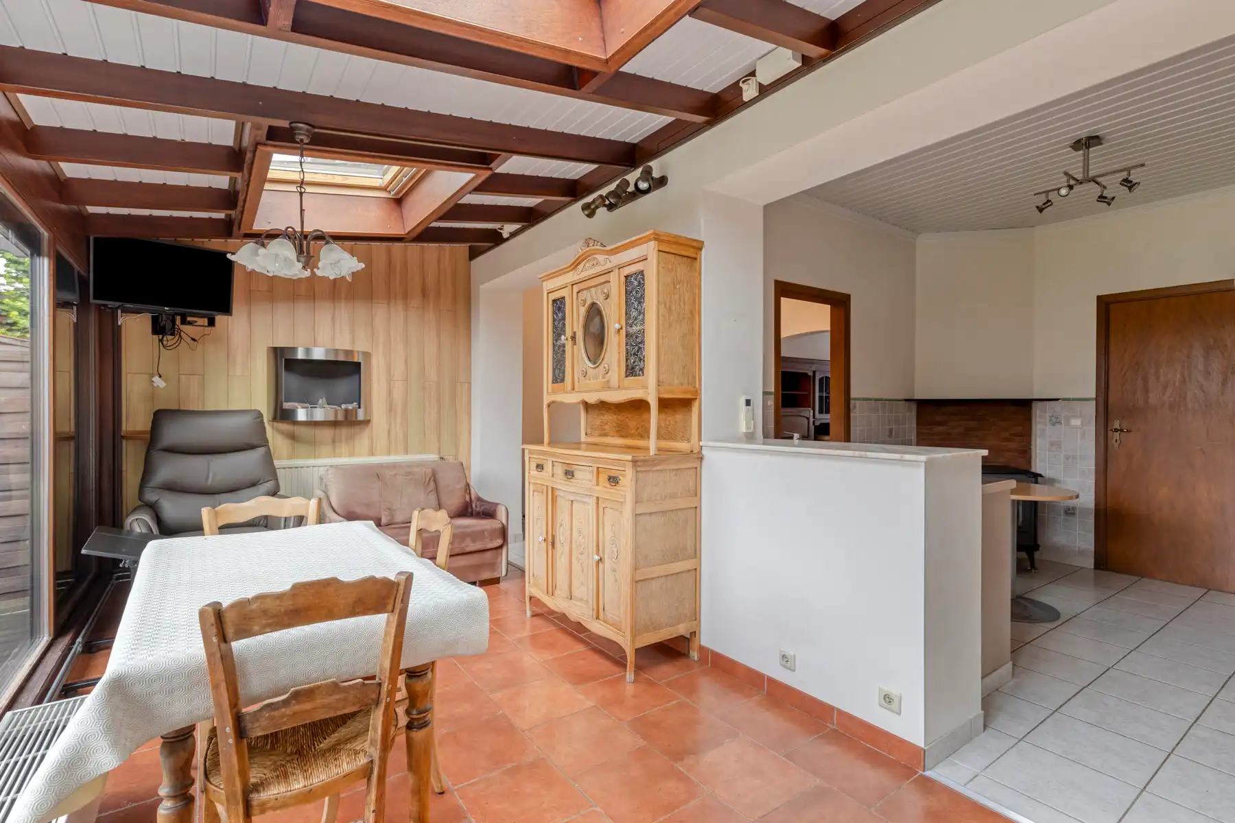 Eengezinswoning met 4 slaapkamers, 2 badkamers en tuin foto 8