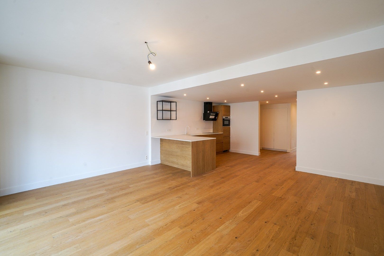 Prachtig vernieuwd 2-slaapkamerappartement centrum Oostende foto 3