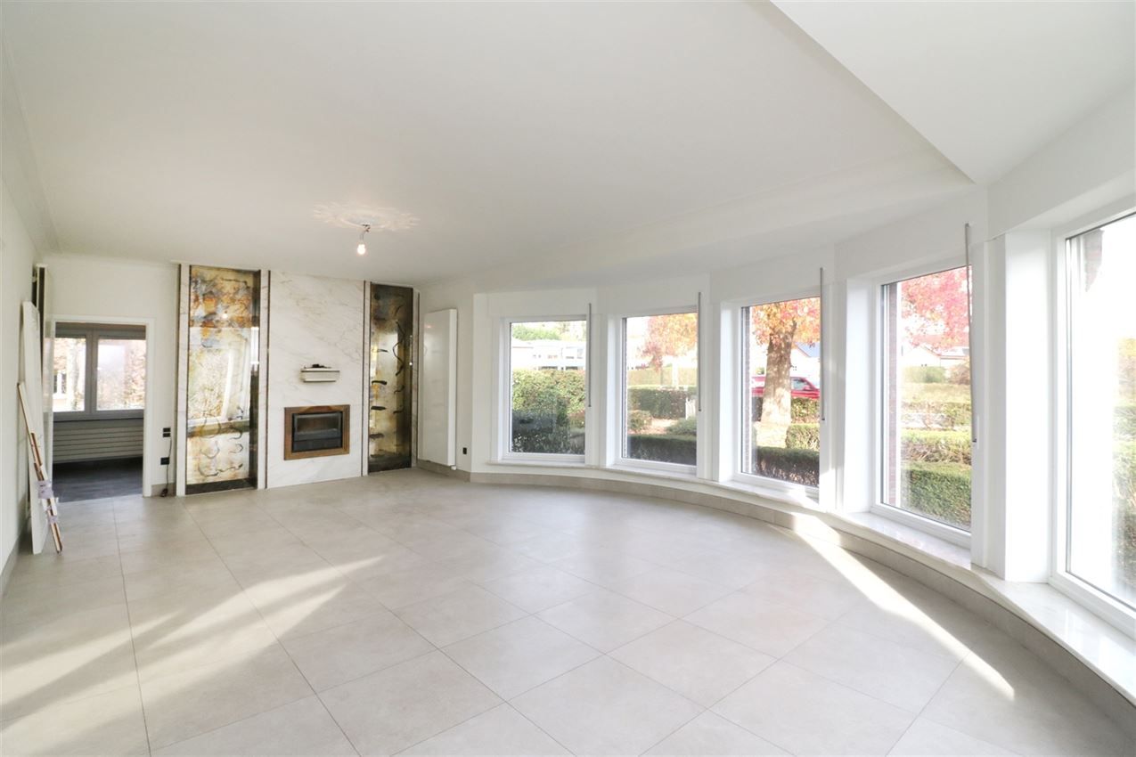 Villawoning met 4 slaapkamers en bijgebouw foto 10