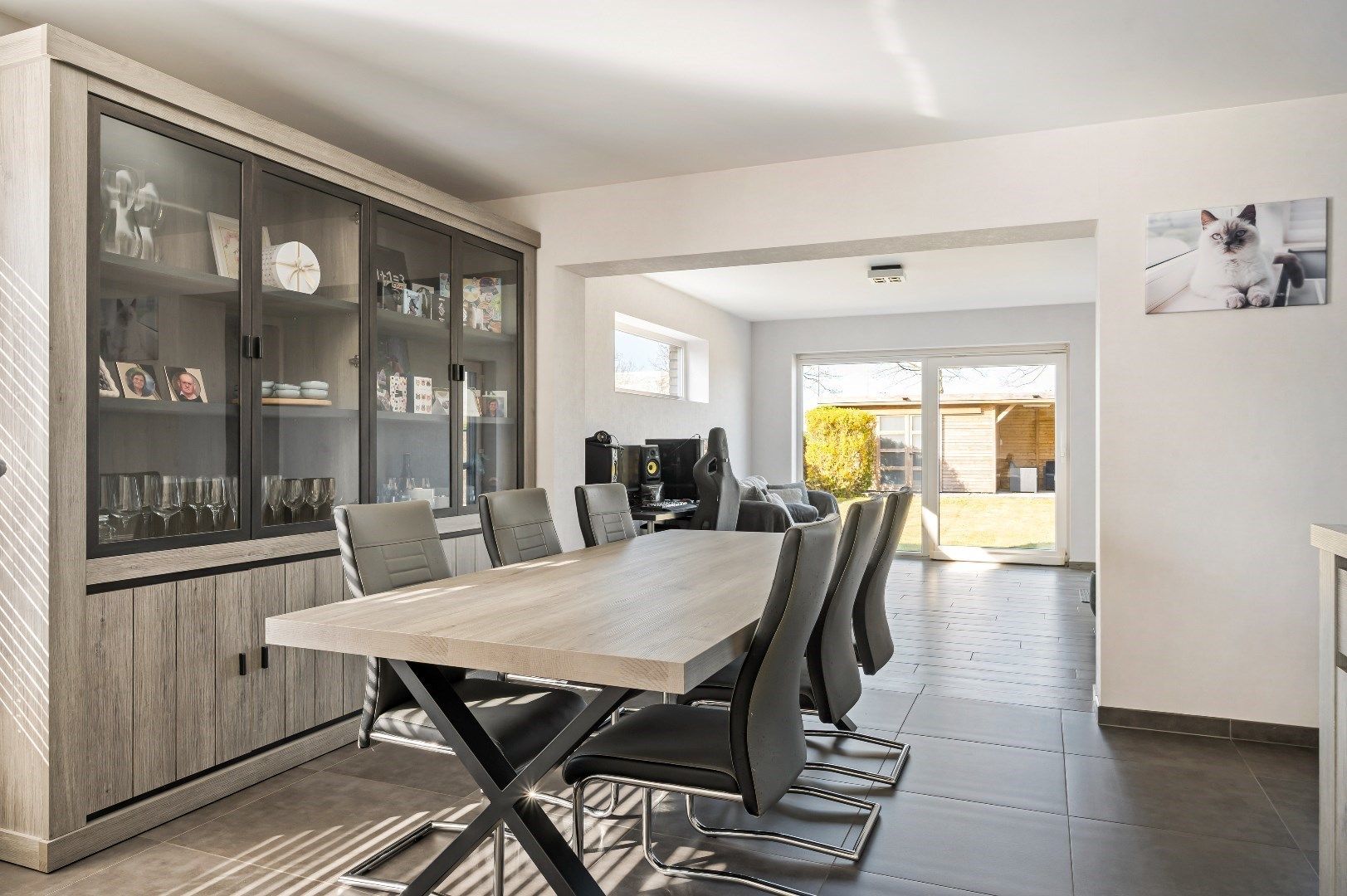 Centraal gelegen woning met 3 slaapkamers, garage en tuin. foto 3