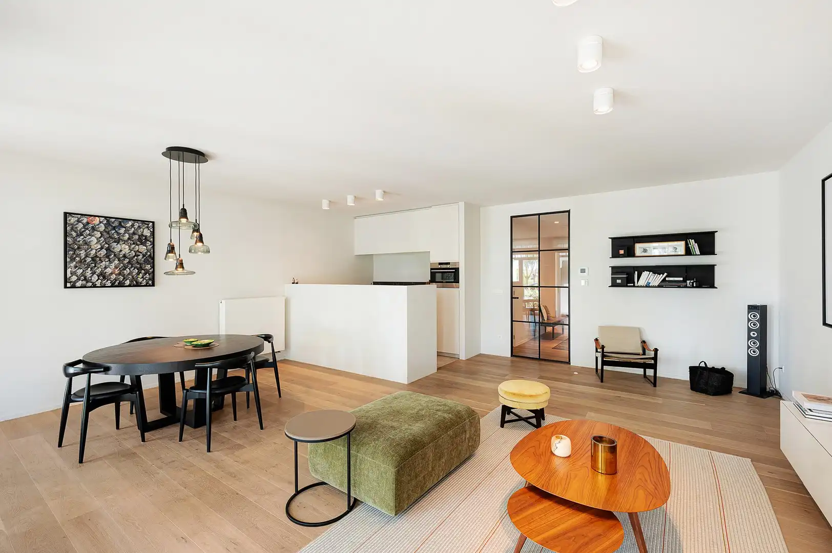 Uitzonderlijk tuinappartement met frontaal zicht op het Duinenwatermeer. foto 2