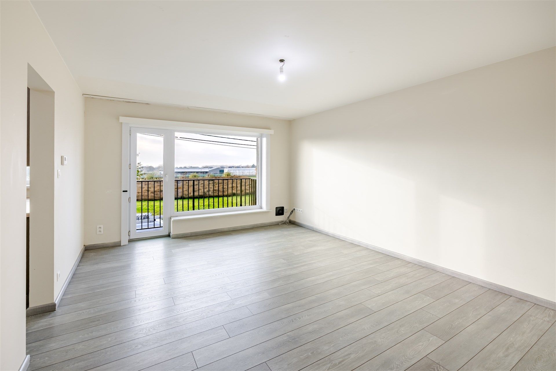 Gunstig gelegen 2 slaapkamer appartement met terras foto 5