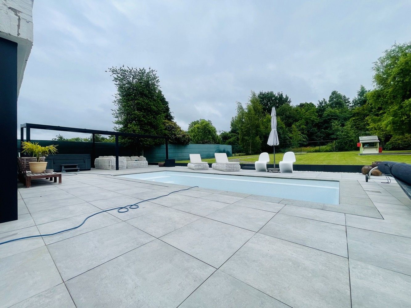 Smaakvol gerenoveerde villa met zwembad en poolhouse foto 14