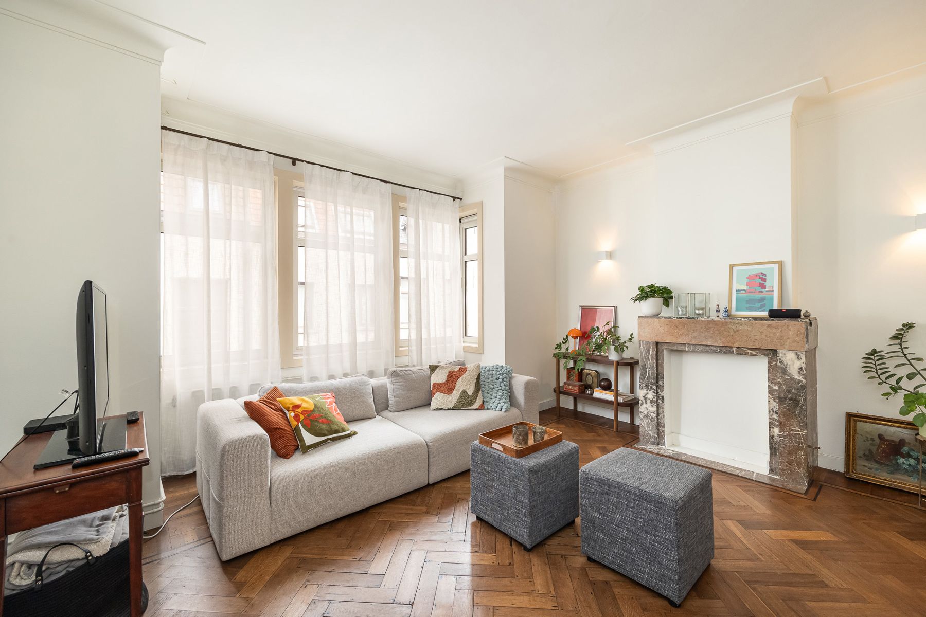 Tof 1-slaapkamerappartement in een prachtig art-deco gebouw! foto {{pictureIndex}}