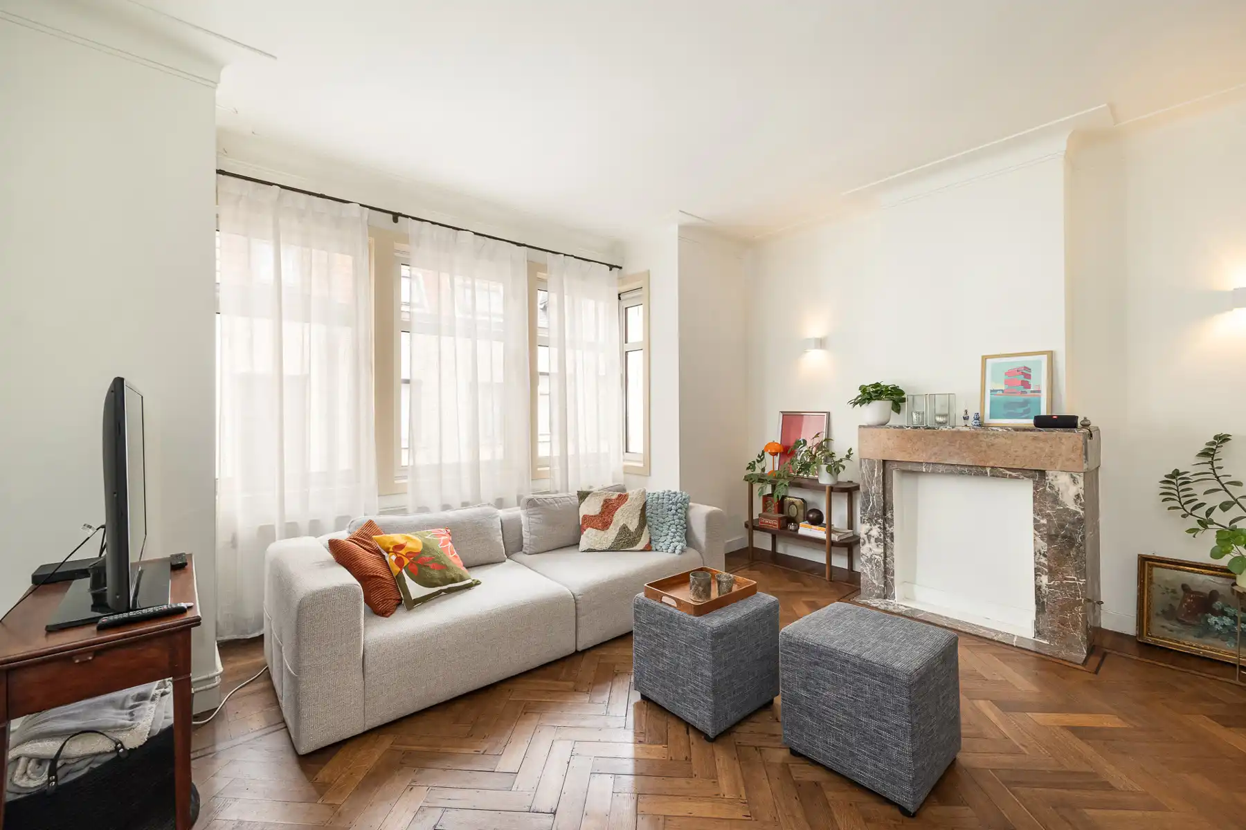 Tof 1-slaapkamerappartement in een prachtig art-deco gebouw! foto {{pictureIndex}}