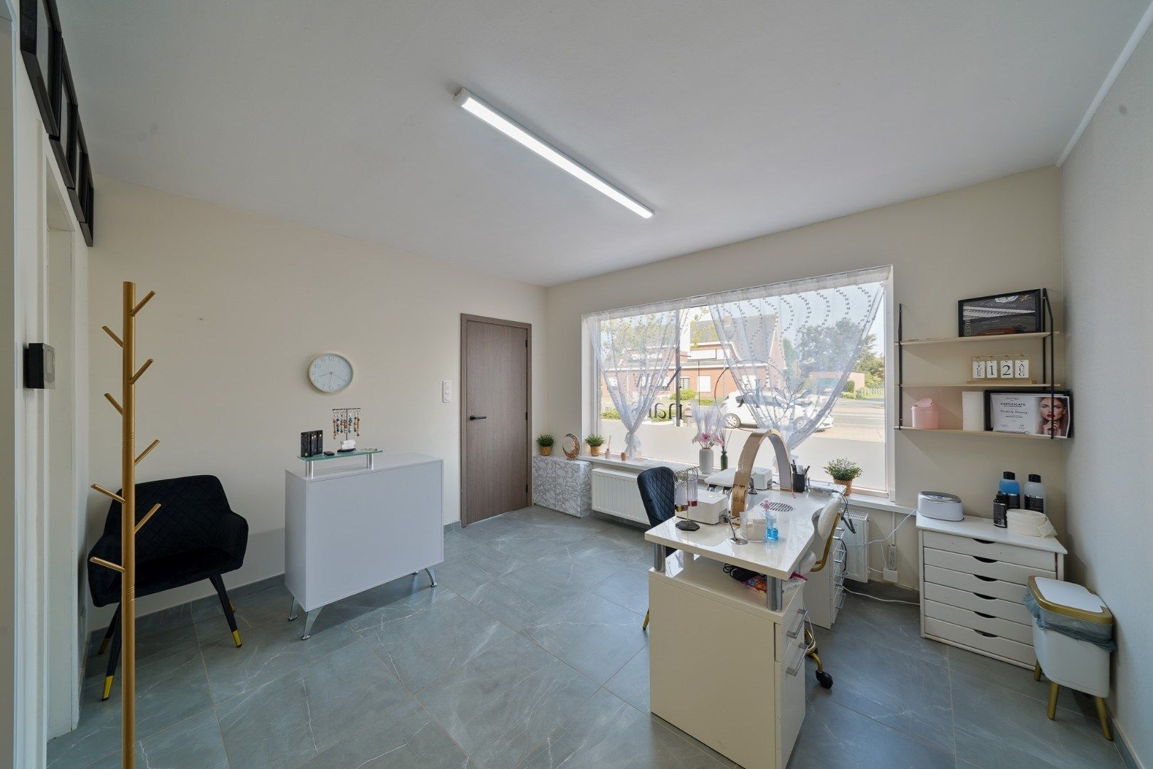 Ruime gerenoveerde "halfopen" -woning met 4 slaapkamers te Oudenburg foto 9