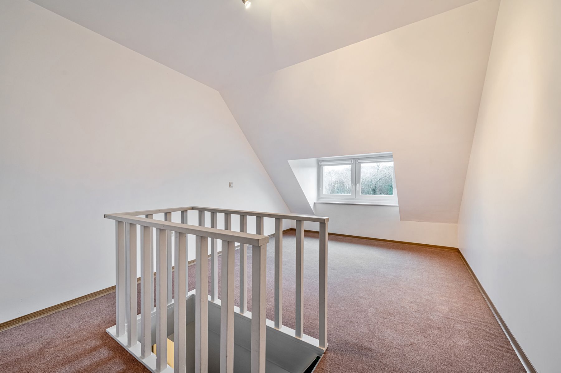 INSTAPKLARE RIJWONING MET 3 SLPK EN BUREAU foto 13