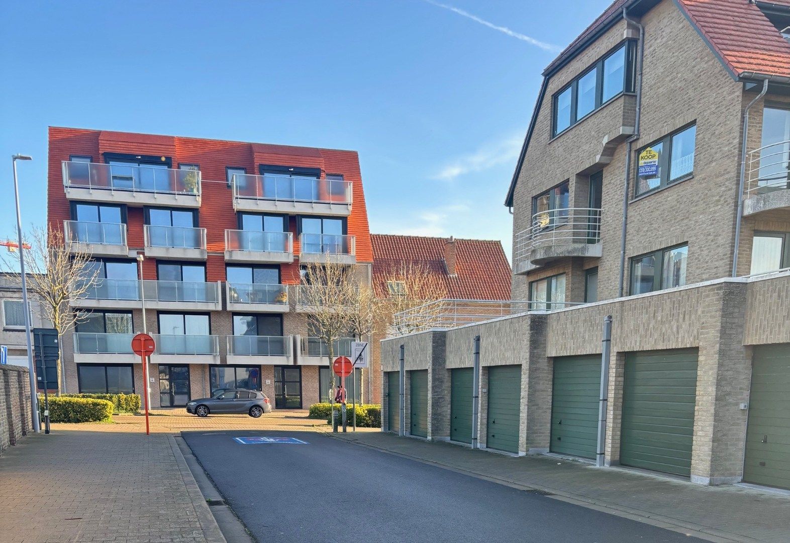 🔑 TE KOOP – Ruime garagebox (2 wagens) in Middelkerke! foto {{pictureIndex}}