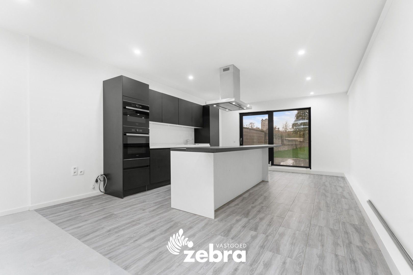 Gerenoveerde woning met 4 slaapkamers en 2 badkamers te Roeselare! foto 7