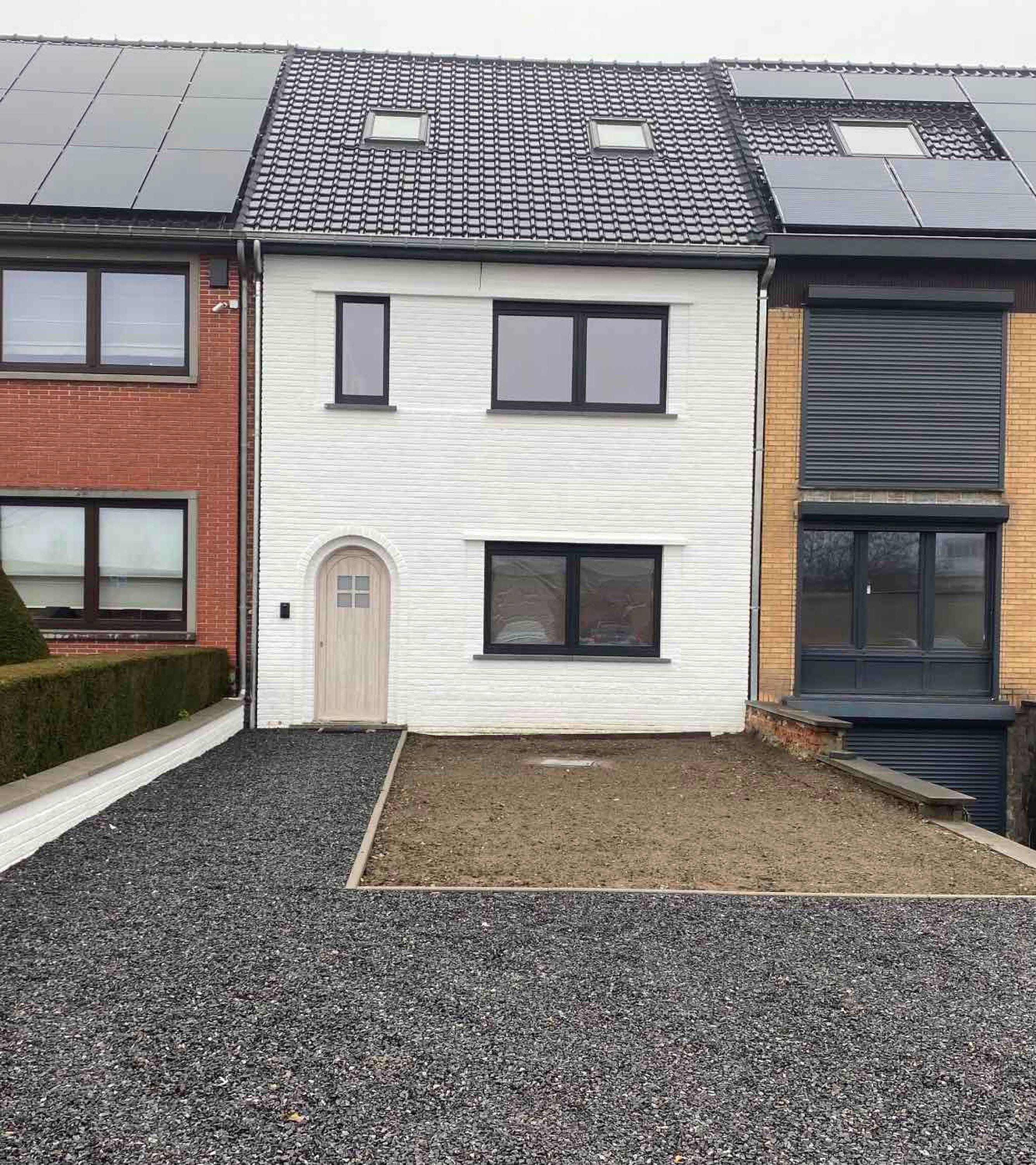 Volledig vernieuwe woning met tuin foto {{pictureIndex}}