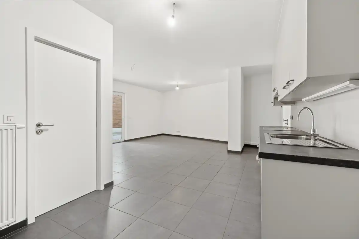 Volledig gerenoveerd gelijkvloers appartement met privatief terras in het hart van Kruibeke foto 12