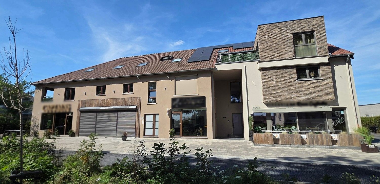 Ruim duplexappartement met 2 slaapkamers en 2 terrassen in Genk foto 2